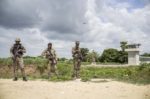 FRONTIERE ENTRE HAITI ET LA REPUBLIQUE DOMINICAINE, SEPAREE PAR UN MUR. thumbnail