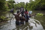 PASSAGE DE FRONTIERE ILLEGALEMENT ENTRE HAITI ET LA REPUBLIQUE DOMINICAINE. thumbnail