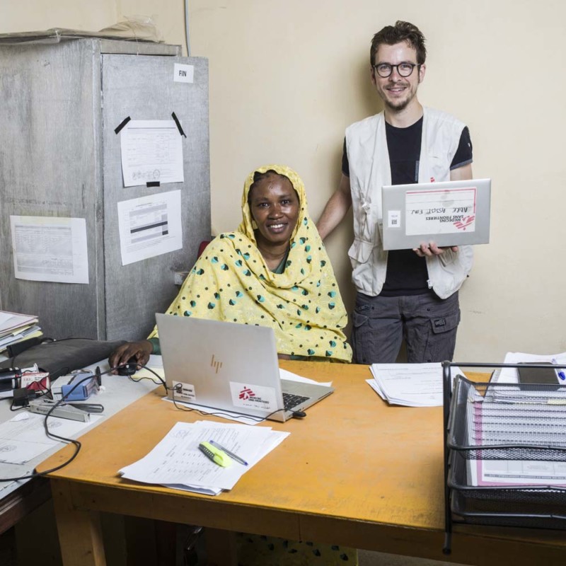 SERIE DE PORTRAITS DES METIERS DE L’HUMANITAIRE, REALISES A ADRE, A L’EST DU TCHAD.