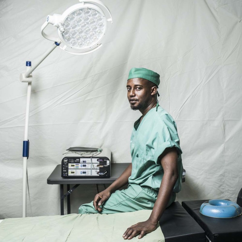 SERIE DE PORTRAITS DES METIERS DE L’HUMANITAIRE, REALISES A ADRE, A L’EST DU TCHAD.