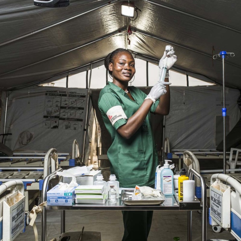 SERIE DE PORTRAITS DES METIERS DE L’HUMANITAIRE, REALISES A ADRE, A L’EST DU TCHAD.